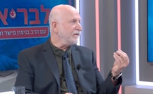 הסכנה במקווה ובישיבה; הפרופסור הבכיר במשדר מיוחד