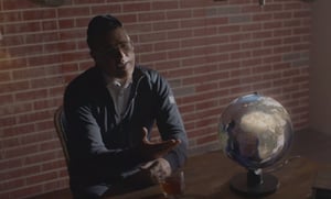 יעקב שוואקי מתפלל בקליפ חדש: "עולם מושלם"