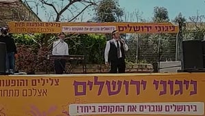 מרגש: הזמר יצחק מאיר שימח את הקשישים