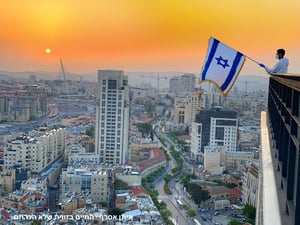 מרהיב: 72 שנה עם 72 תמונות מעל ישראל