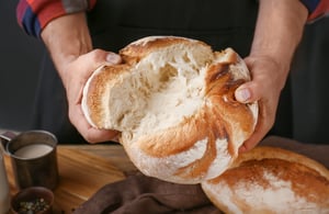 איך שומרים על לחם טרי לאורך זמן? מאחסנים במיקרוגל
