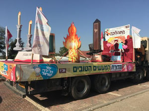 מאות אלפים נחשפו לתהלוכות המתגלגלות של חב"ד. צפו