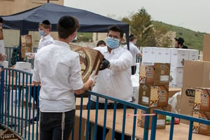 אילוסטרציה. חלוקת אוכל במודיעין עילית בזמן הקורונה