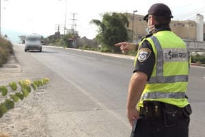 השוטרים הורידו מהכביש 11 רכבי הסעות