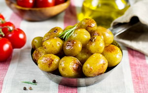 קטנים ומטריפים: תפוחי אדמה מקורמלים בסגנון דֶּנִי