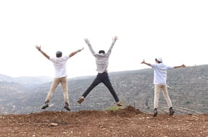 "הנחבאים אל הכלים" בסינגל: "בך בטחו"