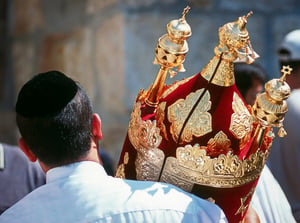 זמן הדלקת הנרות ויציאת שבת שמחת תורה