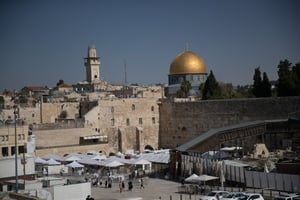 הכותל, אתמול
