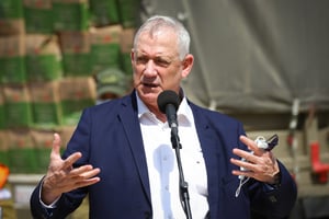 בני גנץ