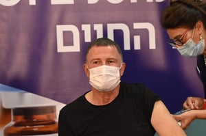 אדלשטיין מתחסן