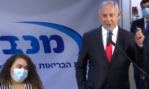 נתניהו הציג את "המתחסן ה-2 מיליון" • צפו