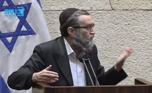 גפני נגד גנץ: "סכנת נפשות אם היה רה"מ"