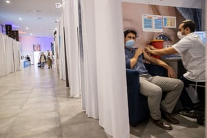 הגרב"צ מוצפי על הרב שהורה לא להתחסן: "זקן ממרא"