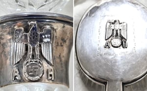 המסרק ופיית הבקבוק של היטלר, עם סמלים נאציים וראשי התיבות של שמו