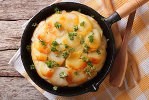 פום אנה: שכבות תפוחי אדמה מטוגנים בסגנון צרפתי
