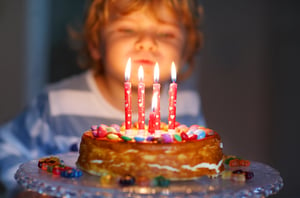 לכיבוי נרות על עוגת יום הולדת יש השלכות די מלחיצות