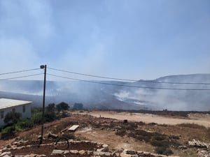 תושבי "אש קודש" פונו מבתיהם בשל האש שהגיעה לבתים