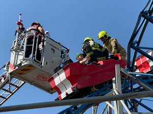 צפו: הילדים נתקעו על רכבת ההרים בבני ברק