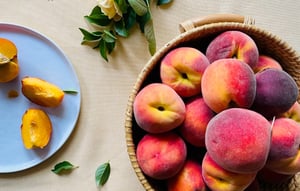 איך חותכים אפרסק או שזיף גם אם הם בשלים מאוד