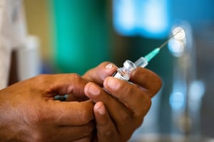 החיסון השלישי מגדיל את פיתוח הנוגדנים