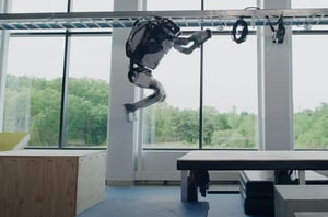 לא תאמינו מה מסוגל הרובוט אטלס לעשות