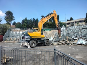 צוותים הרסו את הטריבונות בציון הרשב"י