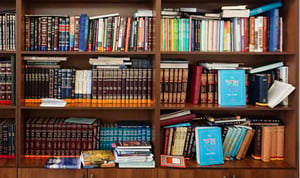 ארון ספרים של קהילה יהודית ברוסיה