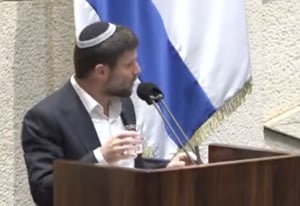 בצלאל סמוטריץ' מזג מים,  ודרש מאחמד טיבי: "תגיד אמן!"