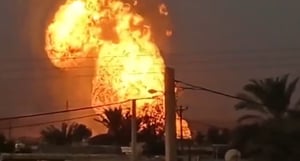 תיעוד: פיצוץ ענק בצינור נפט בדרום איראן