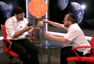 מה יש בירח? והאם אפשר לראות את כולו?