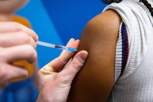 החל מיום ראשון: בישראל יחלו להעניק חיסון רביעי נגד קורונה