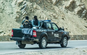 אפגניסטן: איסור על נשים לנהוג למרחקים ארוכים ללא מלווה