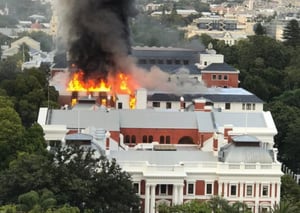 השריפה בפרלמנט בדרום אפריקה התחדשה