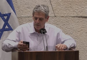 רם בן ברק "מעדכן" במליאה