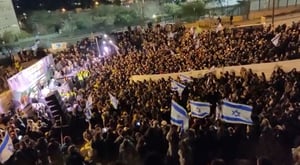 ההמונים מפגינים בירושלים, הערב