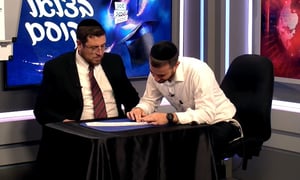 לפתע צבעים מתהפכים • מופע קסמים וצחוק