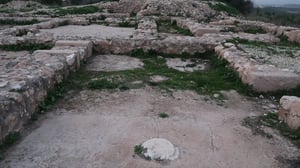 שרידי עמודים ב'תל ירמות'
