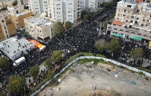 צפו במסע ההלוויה במבט ממסוקי המשטרה