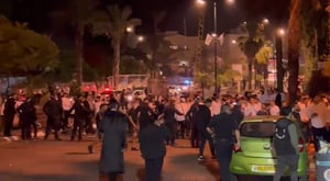 עשרות הפגינו בכניסה לעיר אלעד; שלושה נעצרו