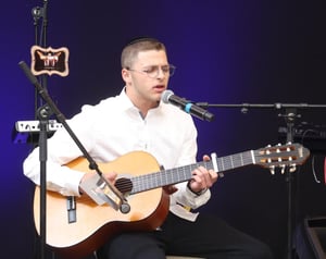 שמעון רויכר בסינגל לזכר הרוגי מירון: "דמעות בוערות"