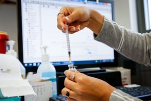 הצוות לטיפול במגיפות אישר: חיסונים לקורונה מגיל חצי שנה
