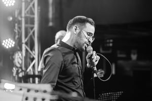 חנוך בן משה בסינגל חדש: "רק לאהוב"