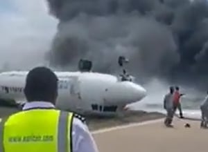 מטוס התהפך במהלך נחיתה, הנוסעים ברחו