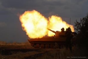 תיעוד של טנק אוקראיני מפגיז את איזור דרום אוקראינה