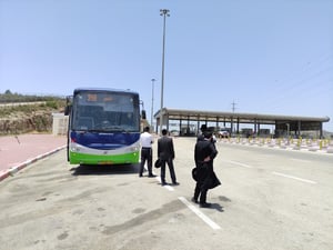 חרדים באוטובוס של קווים | למצולמים אין קשר לכתבה