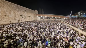 מעמד סליחות בכותל: רבבות בקבלת עול מלכות שמיים