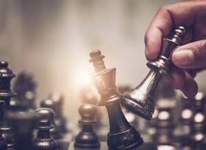 עולם השחמט כמרקחה: איך האלמוני ניצח את אלוף העולם?