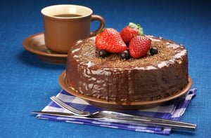 עוגת טורט עם ציפוי שוקולד קרמי ומרכיב מאד מפתיע
