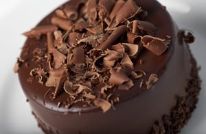 כמו מפל: עוגת שוקולד ושקדים ללא קמח בציפוי גנאש מרהיב