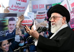 המחאות באיראן לצד חמינאי